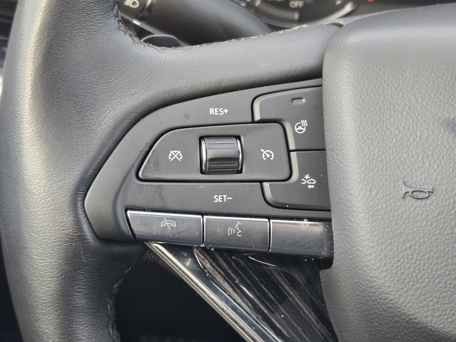 Certified 2025 Cadillac XT6 Premium Luxury image 26