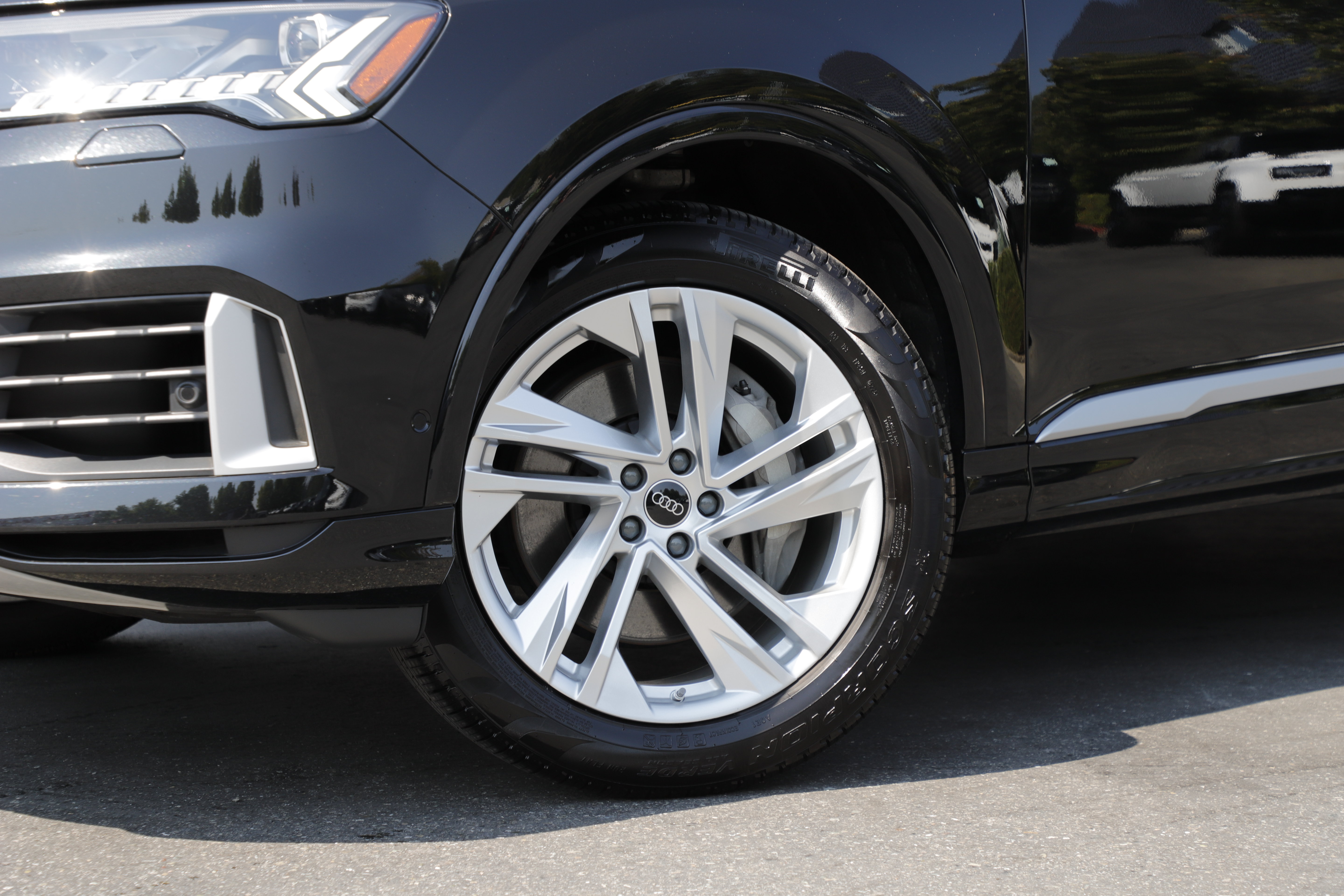 Used 2023 Audi Q7 3.0T Premium Plus w/ Premium Plus Package AWD/4WD image 2