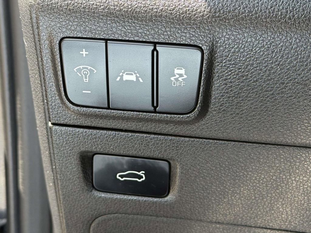 Used 2021 Kia K5 LXS FWD image 27