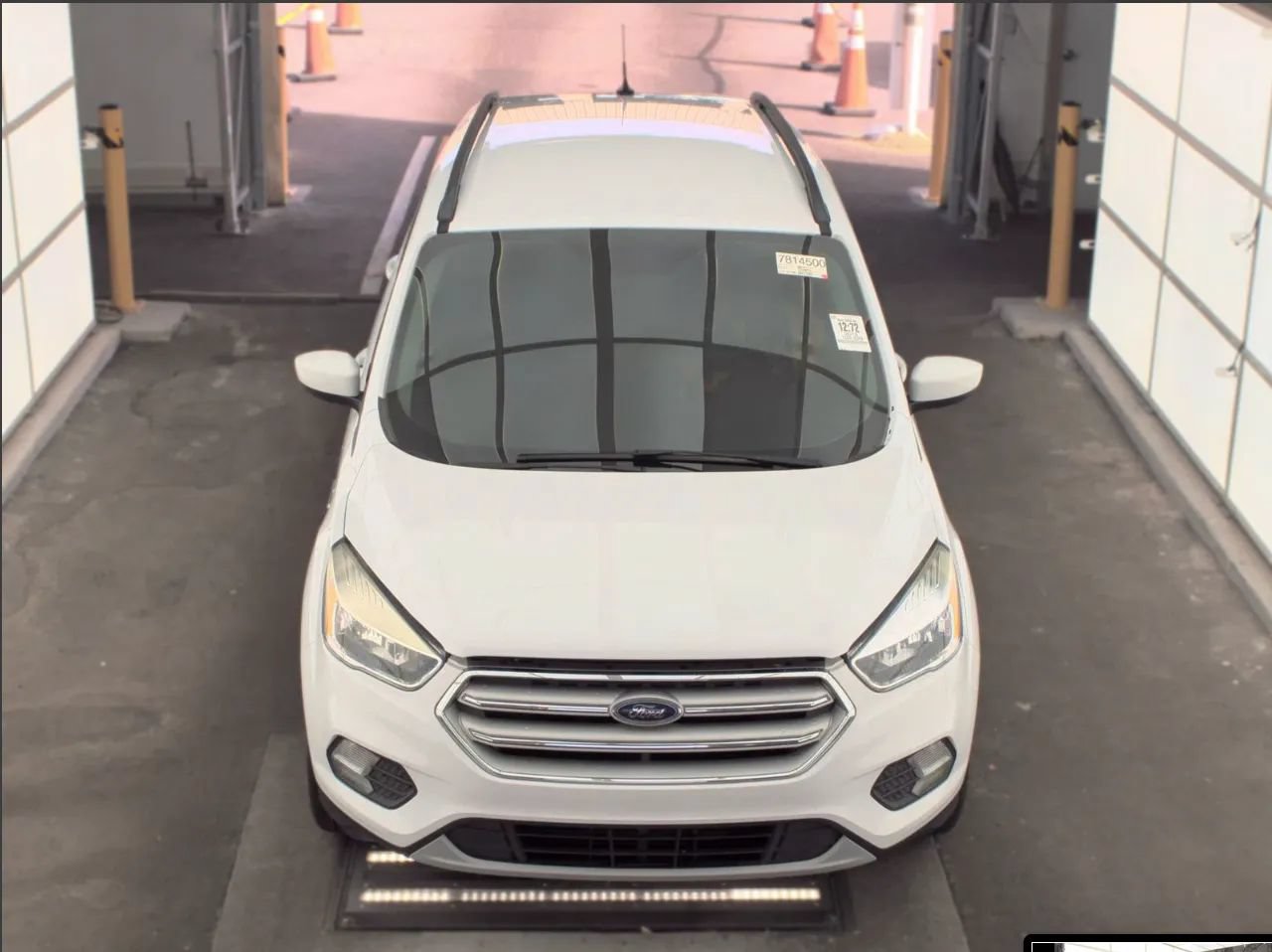 Used 2018 Ford Escape SE w/ SE Sync 3 Package FWD image 3