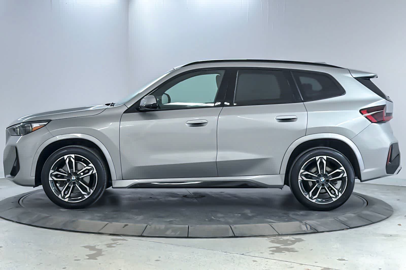Used 2023 BMW X1 xDrive28i w/ Premium Package AWD/4WD image 5