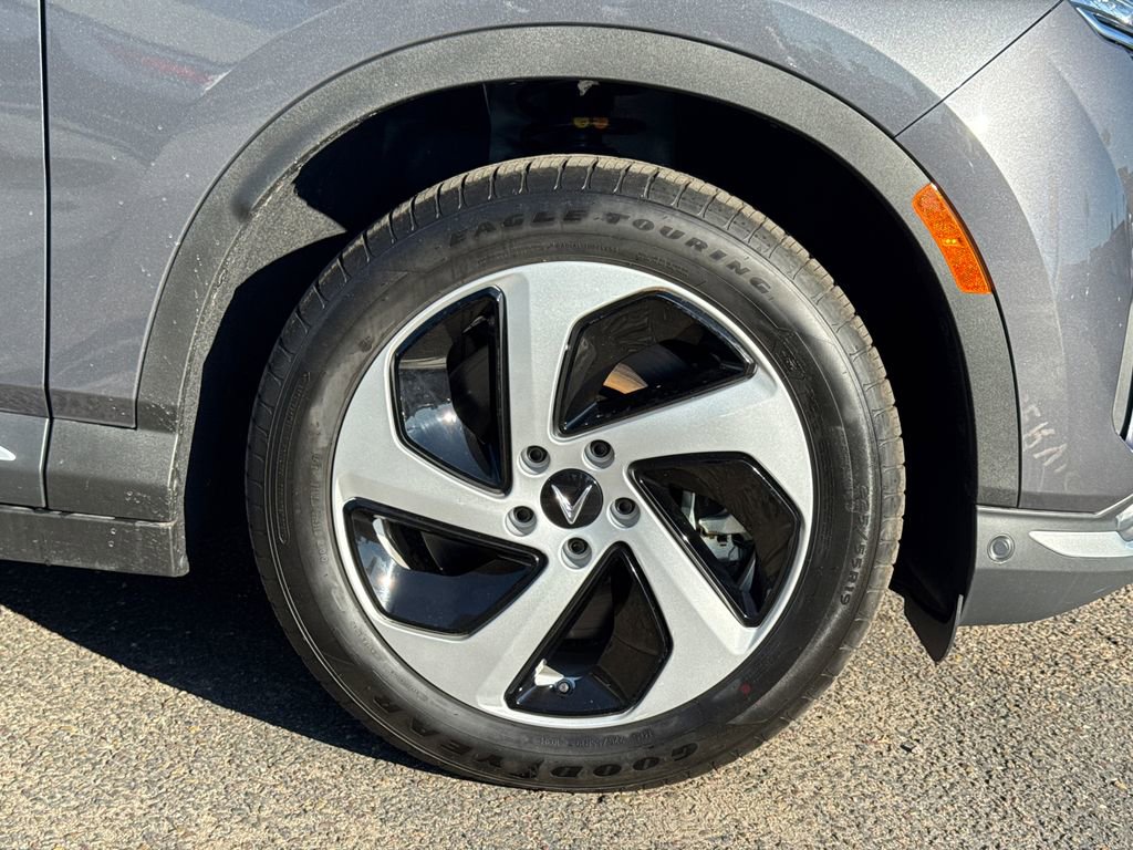 New 2025 VinFast VF 8 Eco AWD/4WD image 7