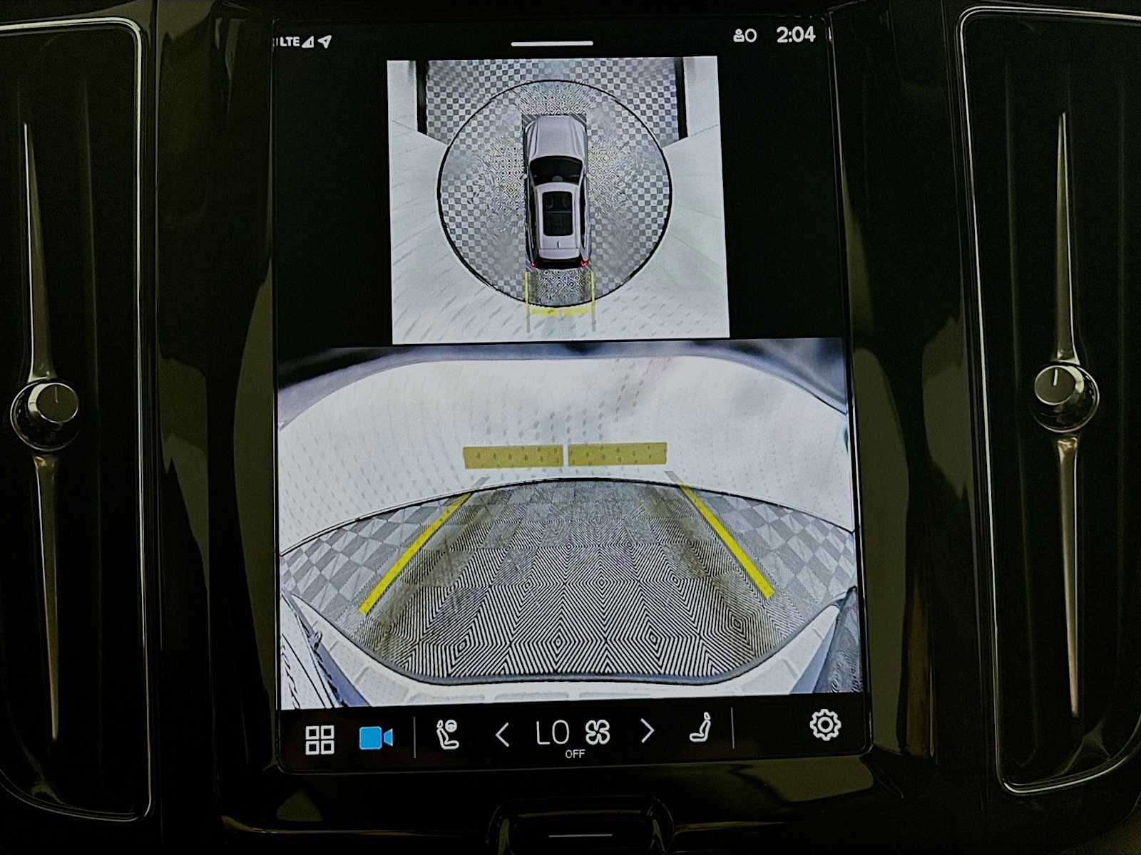 Certified 2025 Volvo XC60 T8 Plus w/ Protection Package Premier image 15