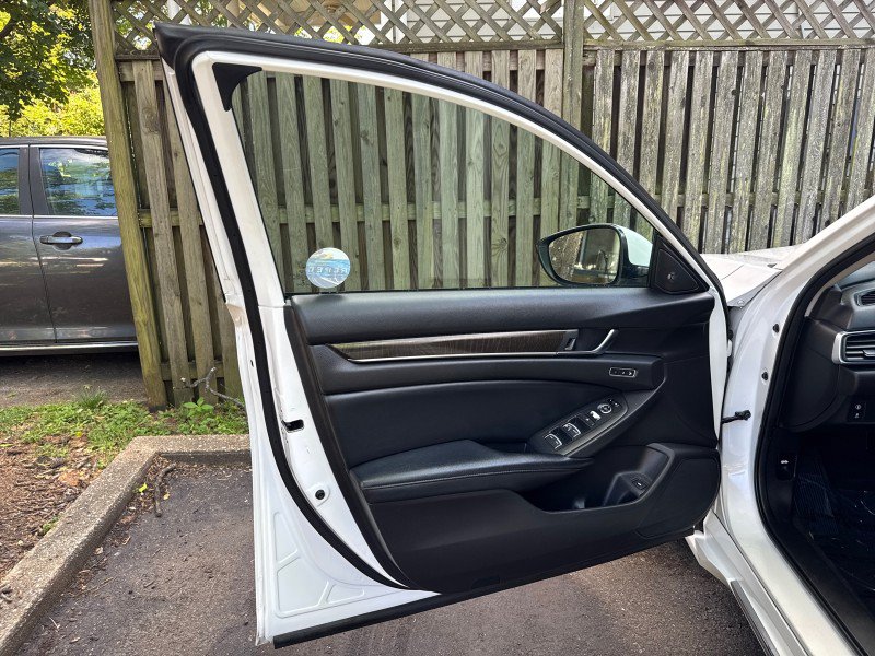 Used 2018 Honda Accord EX-L image 10