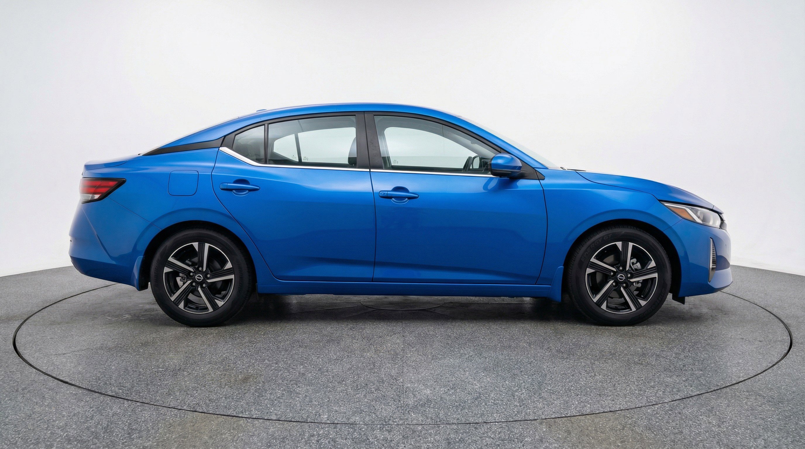 Used 2025 Nissan Sentra SV FWD image 11