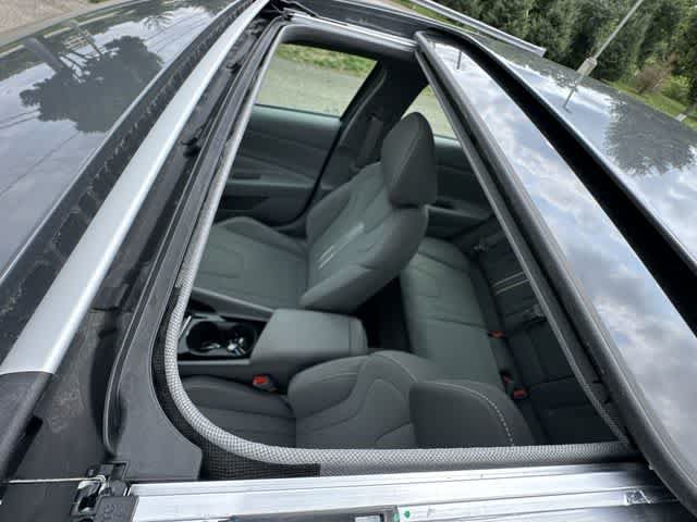 Used 2024 Hyundai Elantra SEL w/ Convenience Package FWD image 6