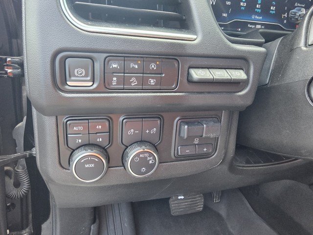 Used 2024 Chevrolet Suburban Premier AWD/4WD image 10