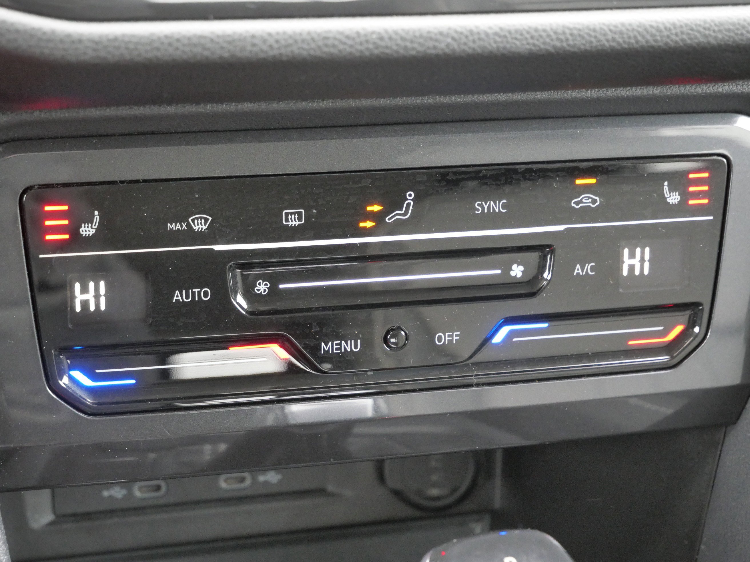 Certified 2022 Volkswagen Tiguan SE image 24