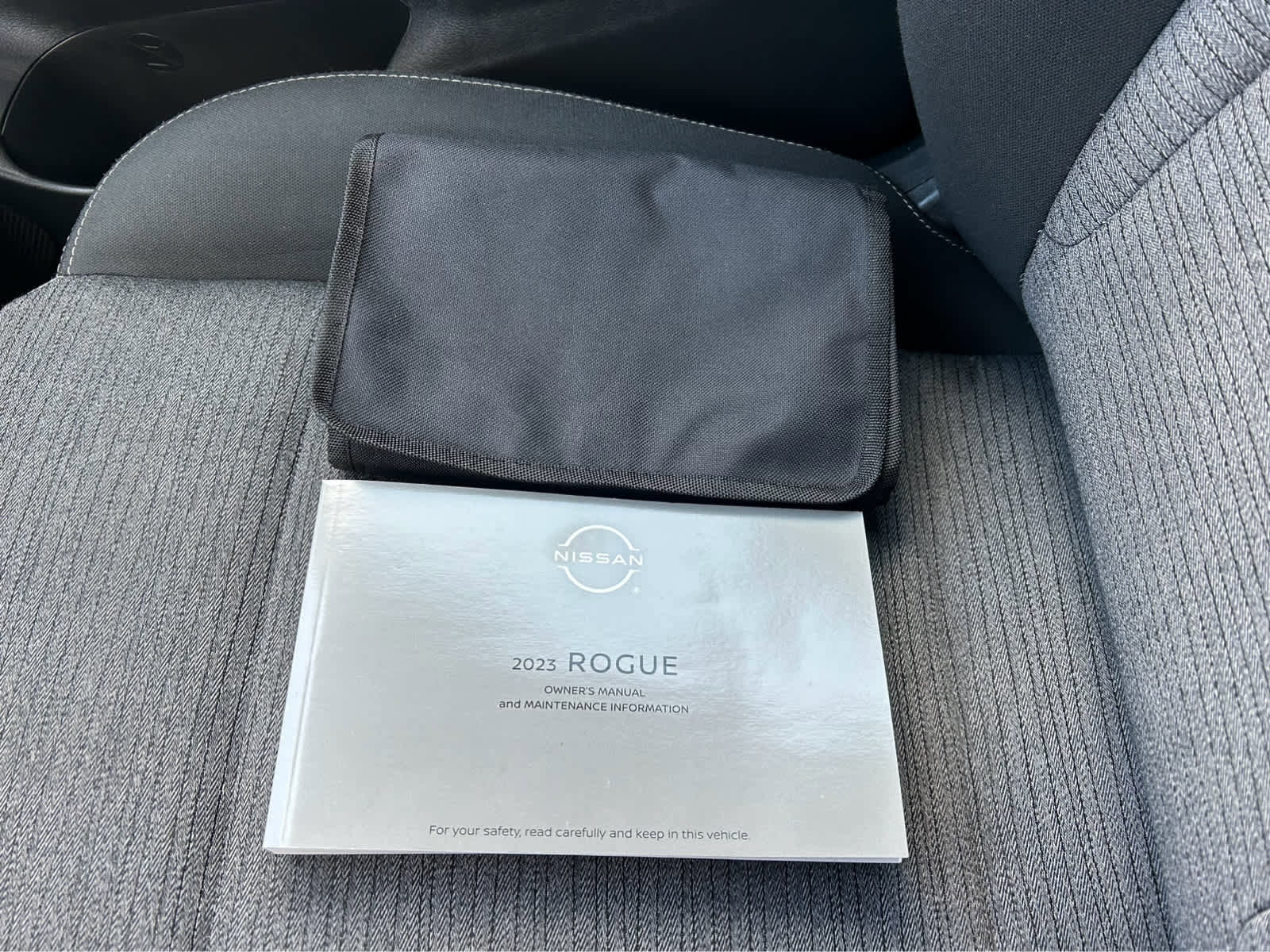 Used 2023 Nissan Rogue SV image 40