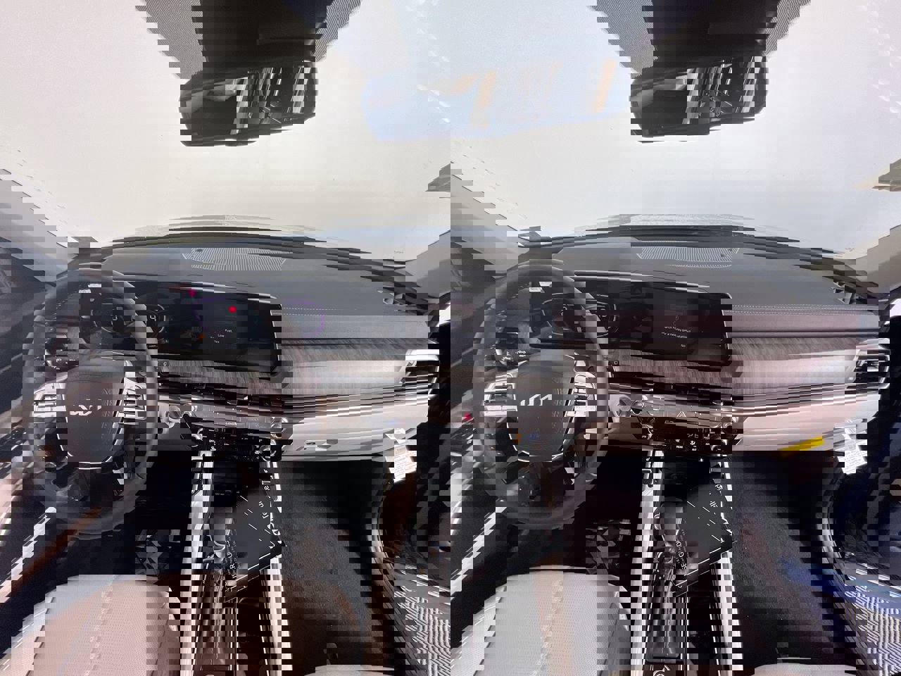 Used 2025 Kia Telluride EX w/ EX Captain's Chair Package image 30