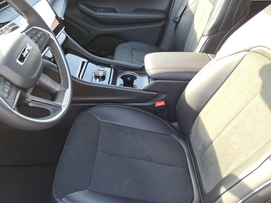 New 2026 Jeep Grand Cherokee Altitude AWD/4WD image 16