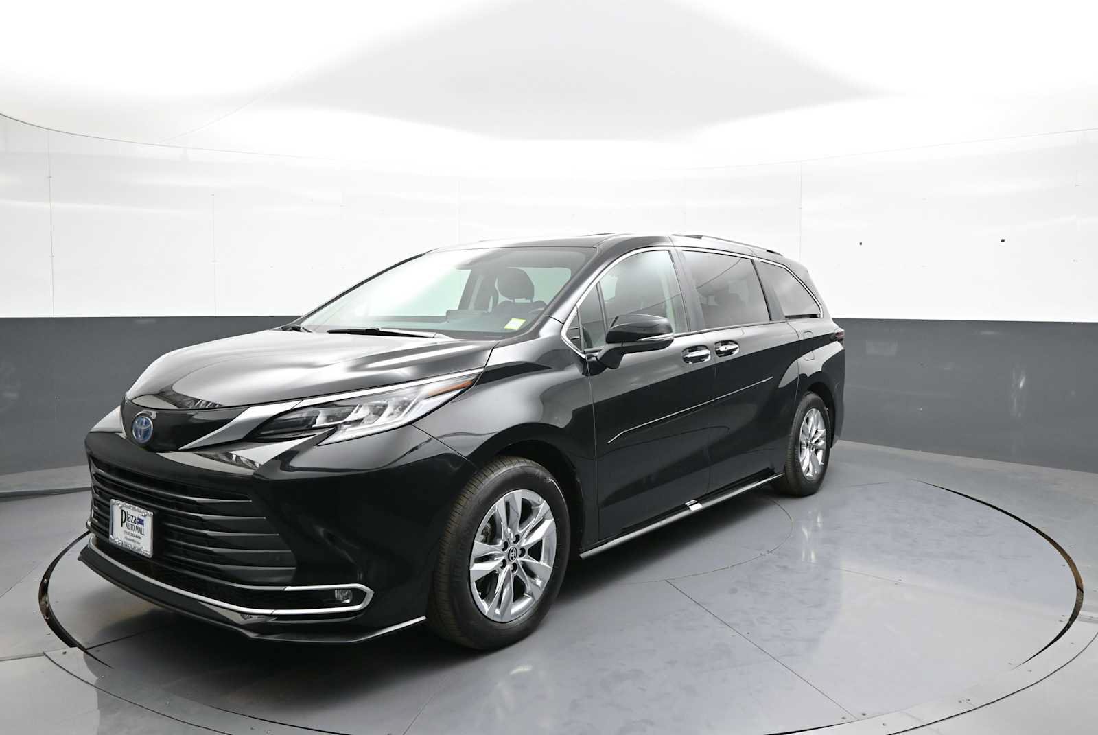 Used 2024 Toyota Sienna Limited AWD/4WD image 1