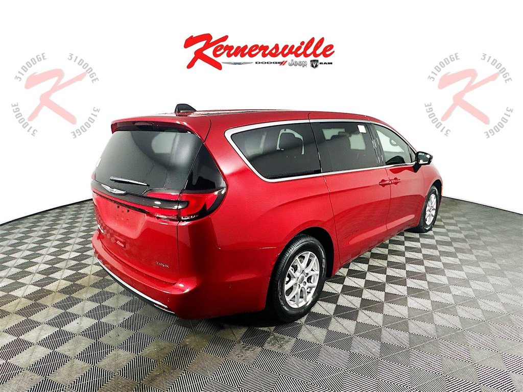 New 2025 Chrysler Pacifica Select w/ Uconnect Theater Family Group image 7