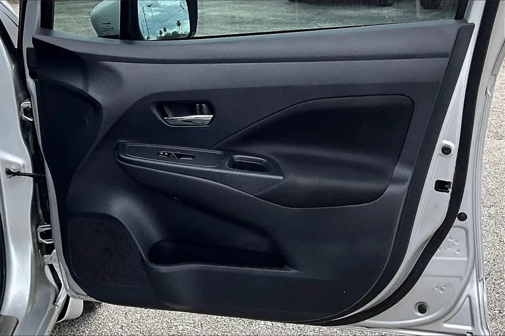 Used 2022 Nissan Versa SV w/ Electronics Package FWD image 21