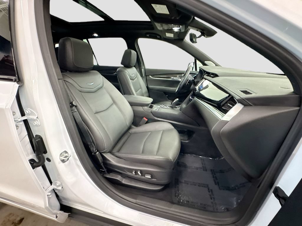 Used 2025 Cadillac XT6 Sport w/ Technology Package AWD/4WD image 34