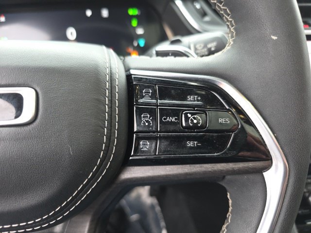 Used 2023 Jeep Grand Cherokee Overland w/ Luxury Tech Group IV AWD/4WD image 14