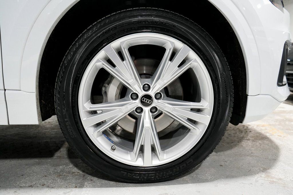 Used 2023 Audi Q8 Premium image 38