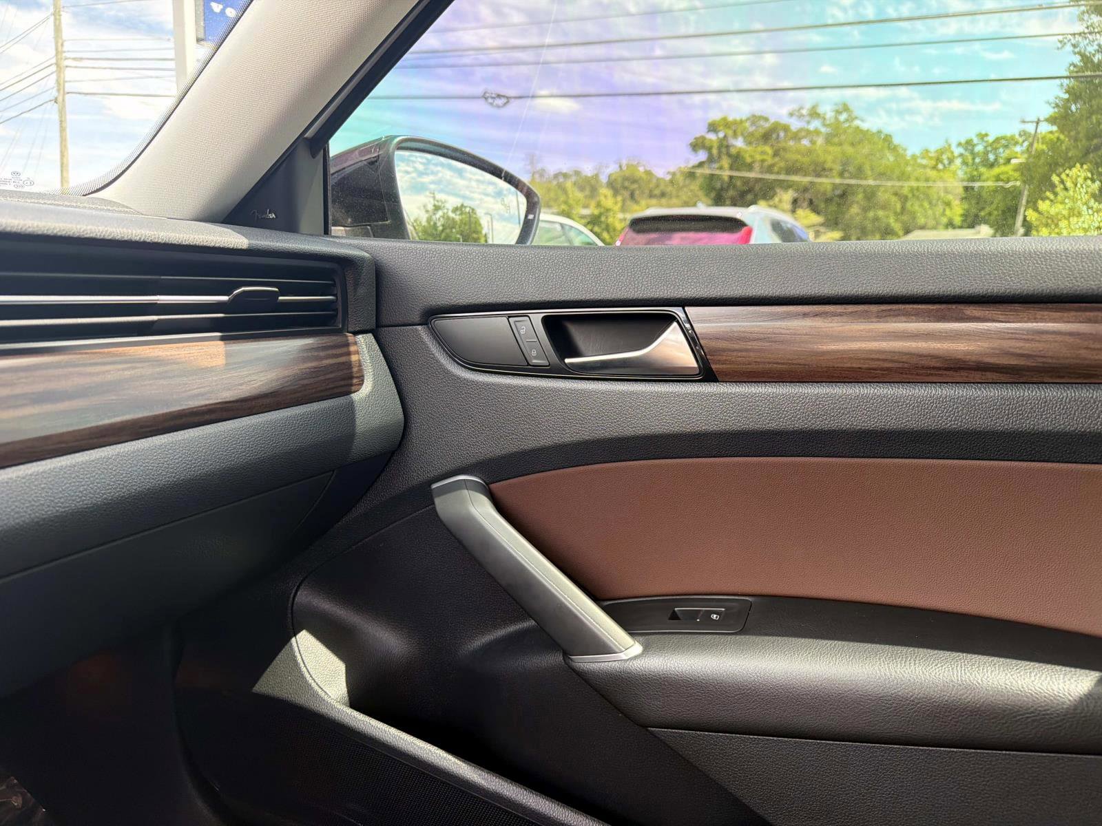 Used 2022 Volkswagen Passat 2.0T image 21