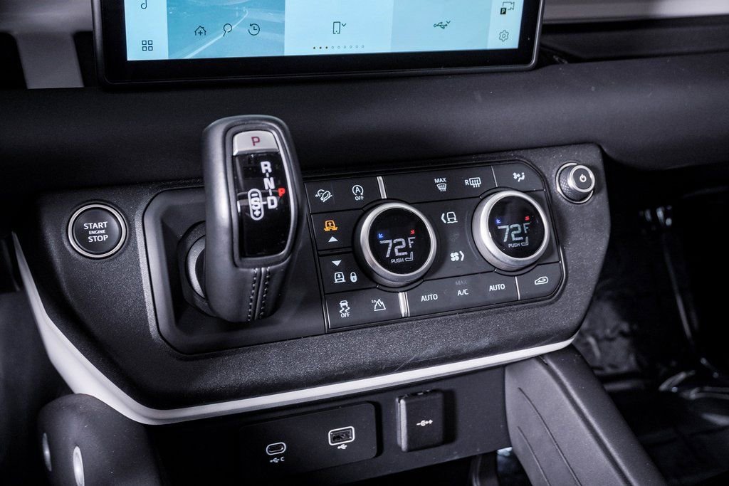 Used 2024 Land Rover Defender 110 S image 28