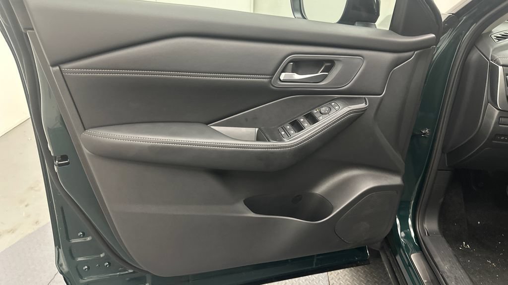 New 2026 Nissan Rogue Dark Armor AWD/4WD image 9