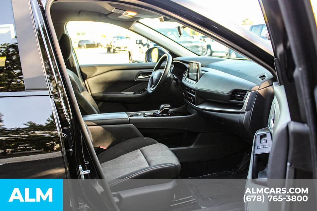 Used 2025 Nissan Rogue SV FWD image 18