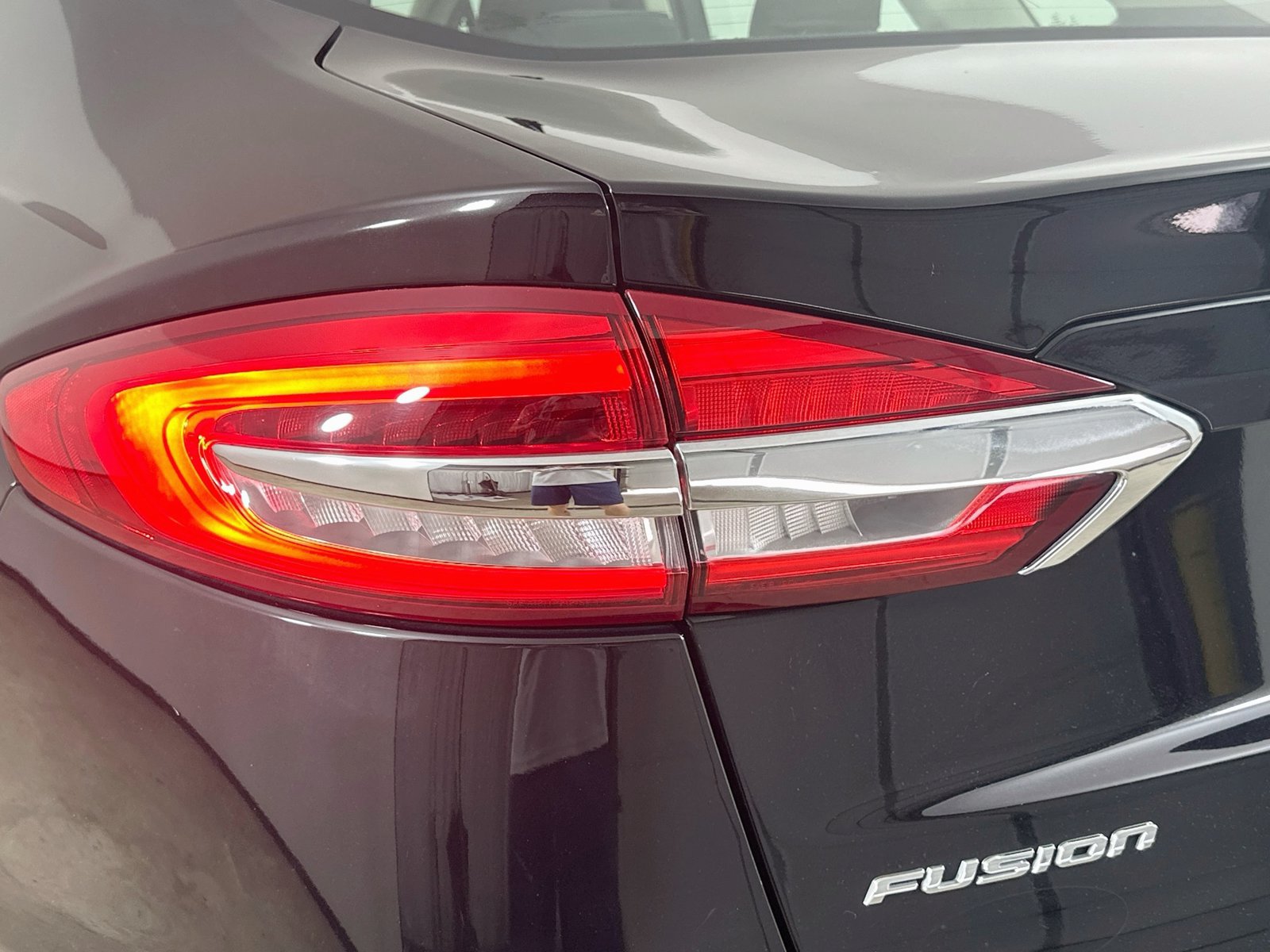 Used 2019 Ford Fusion SE FWD image 12