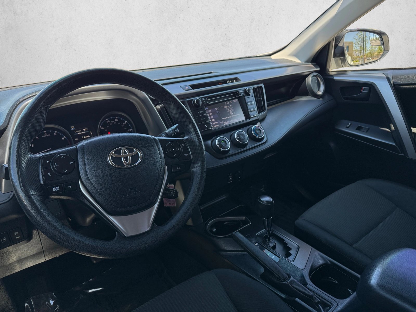 Used 2017 Toyota RAV4 LE FWD image 10