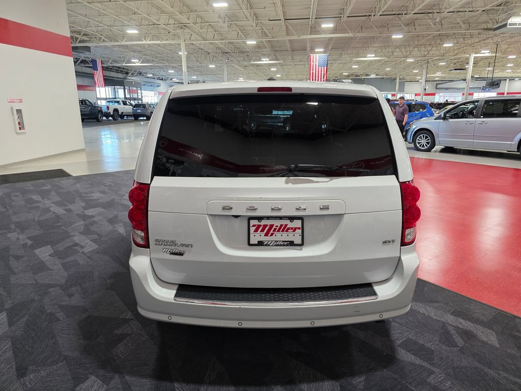 Used 2020 Dodge Grand Caravan SXT w/ Rear Park Assist Package FWD image 4