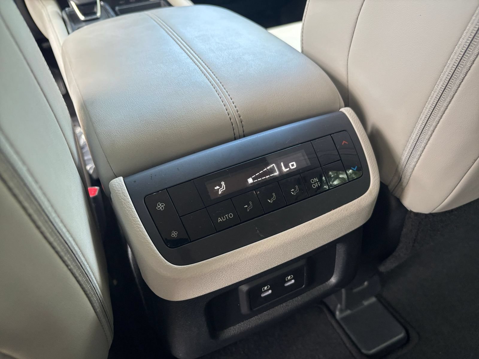 Used 2026 Nissan Pathfinder SL FWD image 25