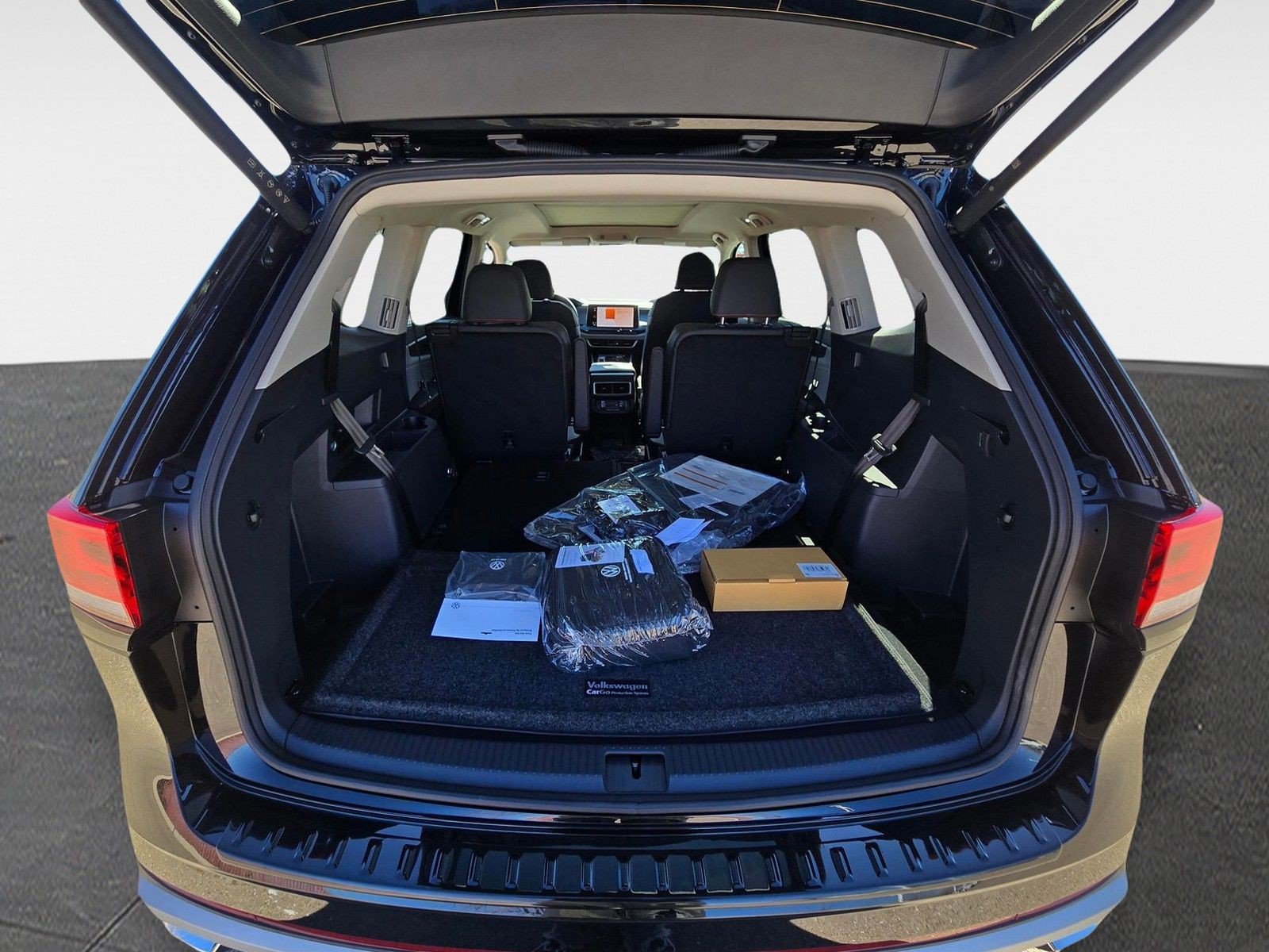 New 2026 Volkswagen Atlas Peak Edition AWD/4WD image 7