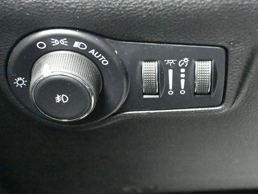 Used 2022 Jeep Compass Limited image 22