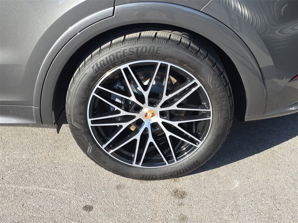 Certified 2025 Porsche Cayenne image 11