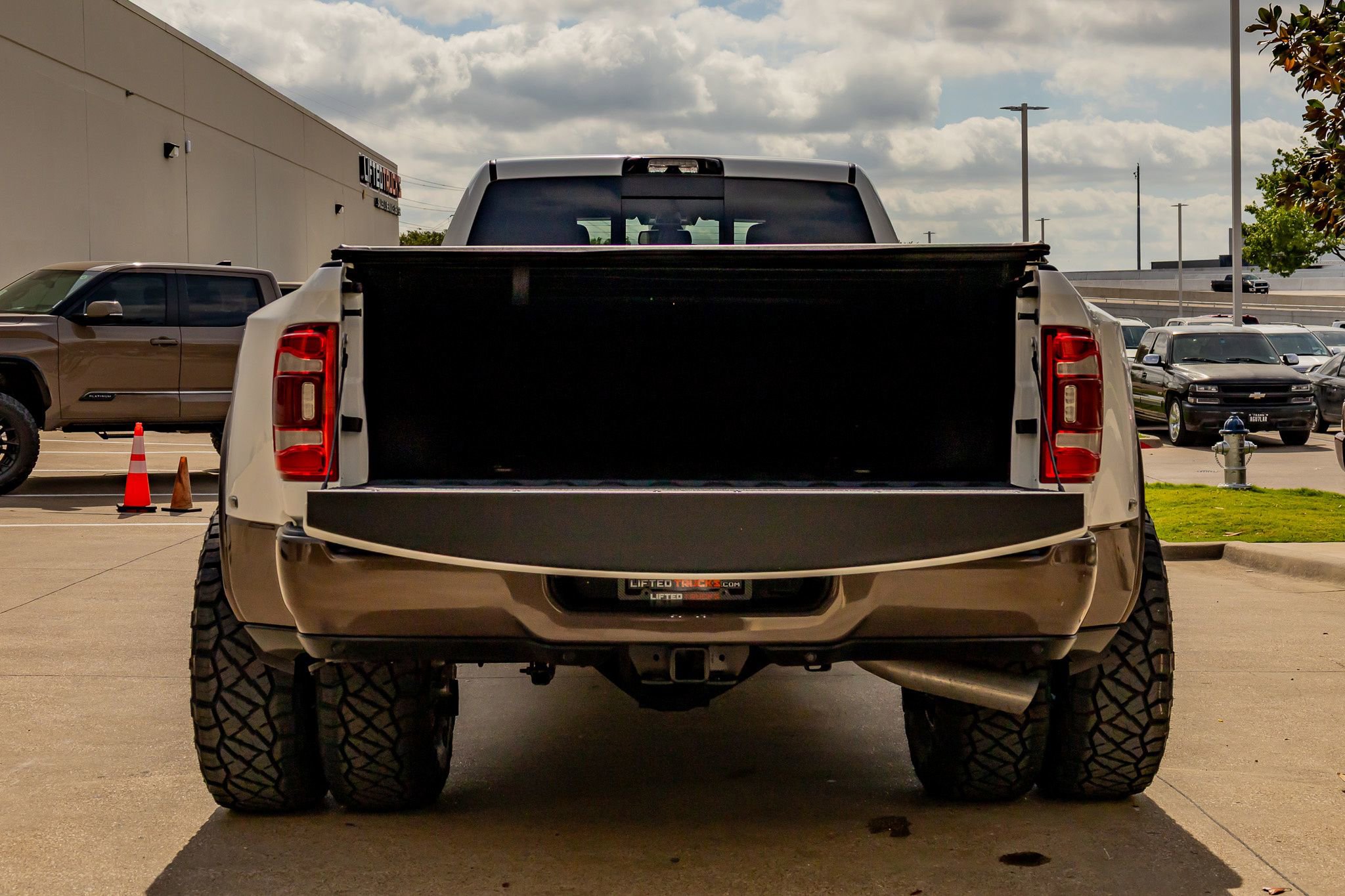 Used 2024 RAM 3500 Limited w/ Towing Technology Group image 9
