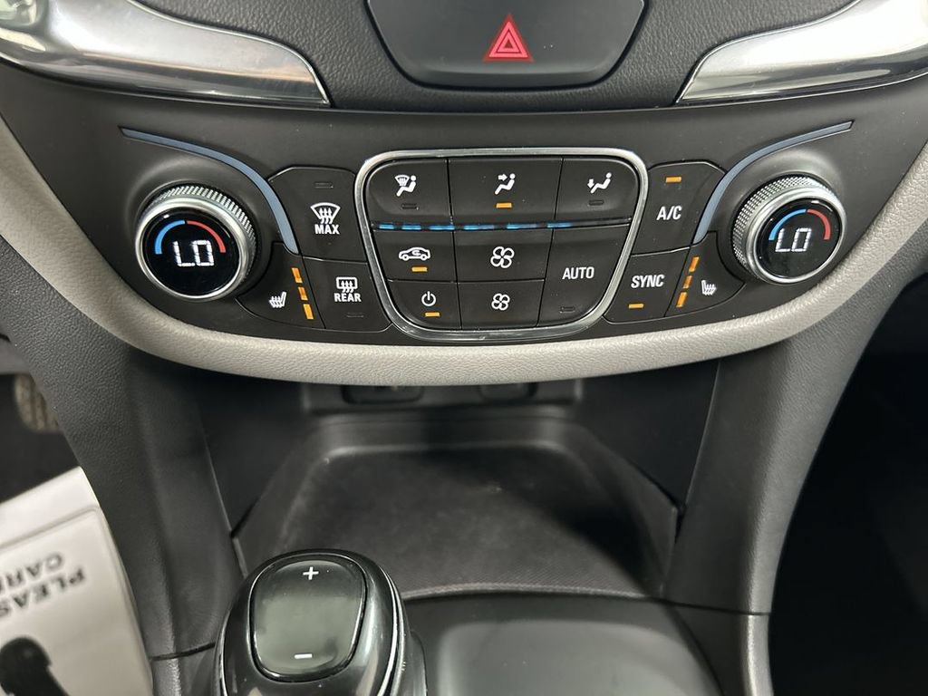 Used 2018 Chevrolet Equinox LT AWD/4WD image 16
