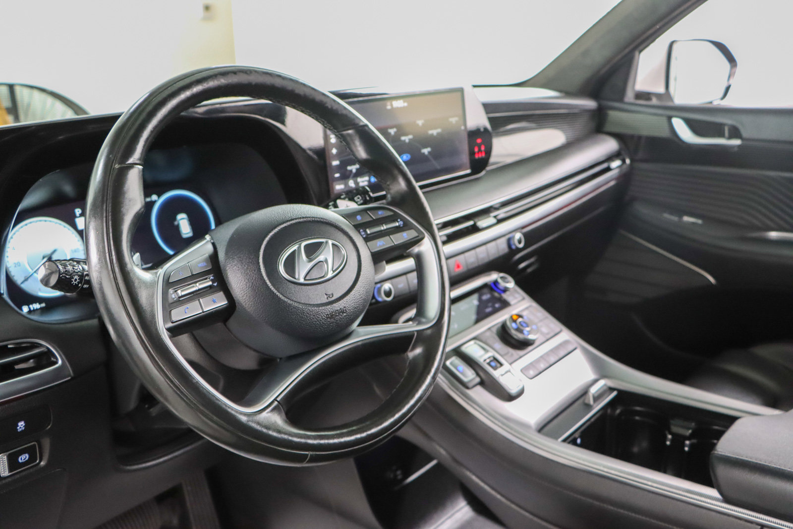 Used 2023 Hyundai Palisade Calligraphy image 24