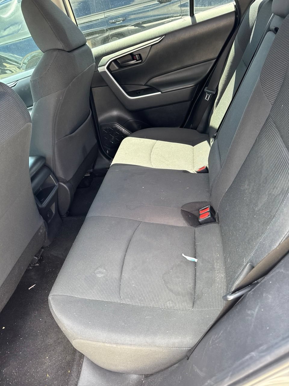 Used 2019 Toyota RAV4 LE FWD image 3