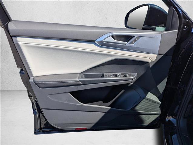 New 2026 Volkswagen Taos SE FWD image 22