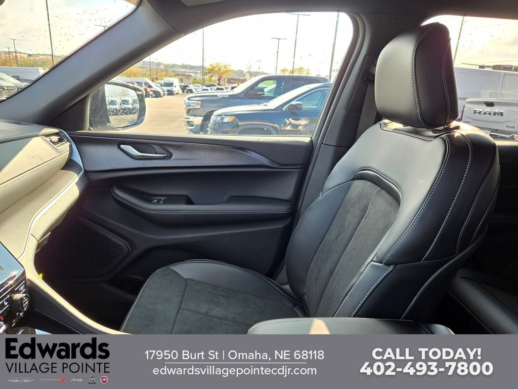 New 2025 Jeep Grand Cherokee Altitude AWD/4WD image 22