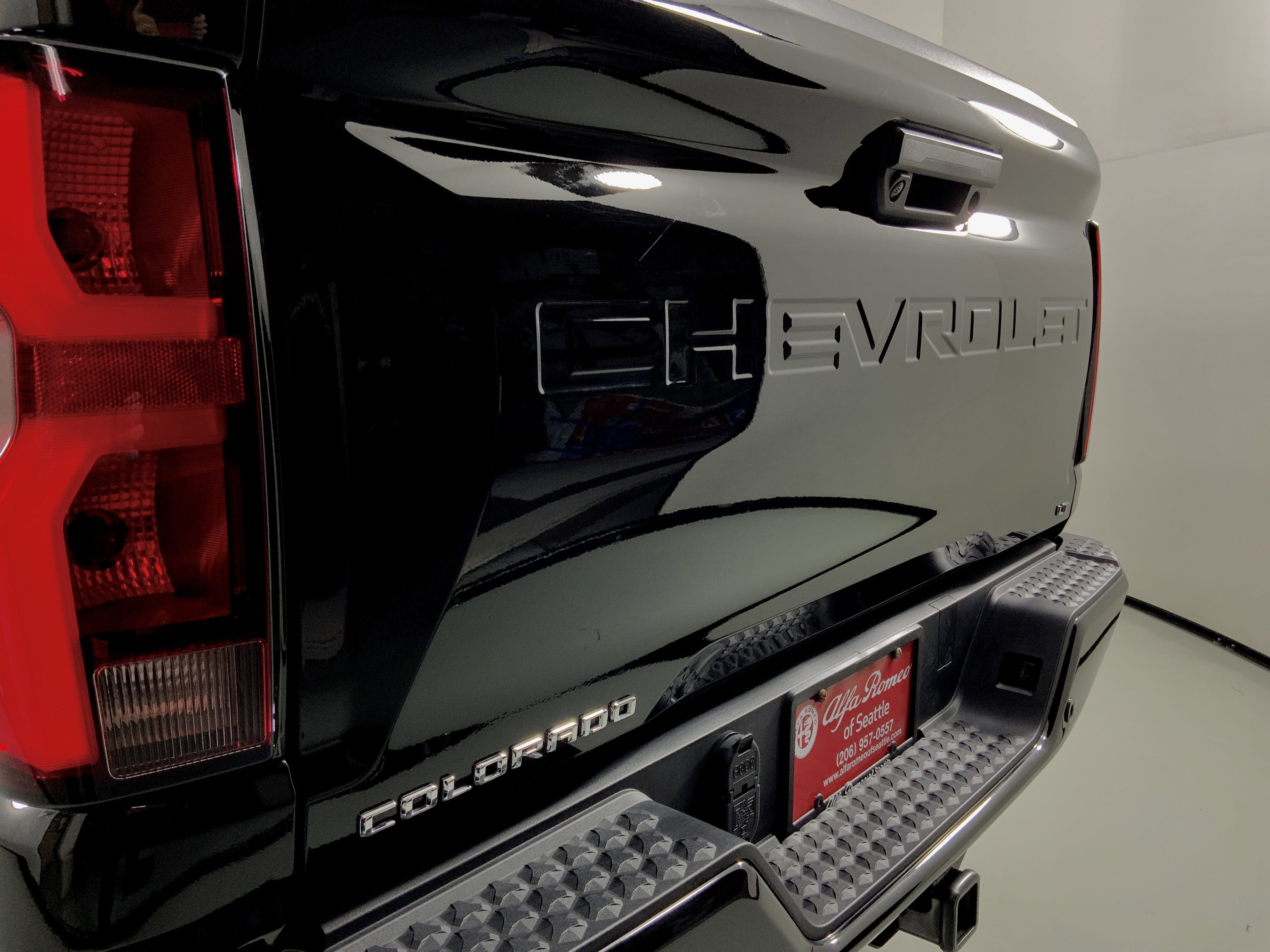 Used 2024 Chevrolet Colorado LT w/ LT Convenience Package III image 18