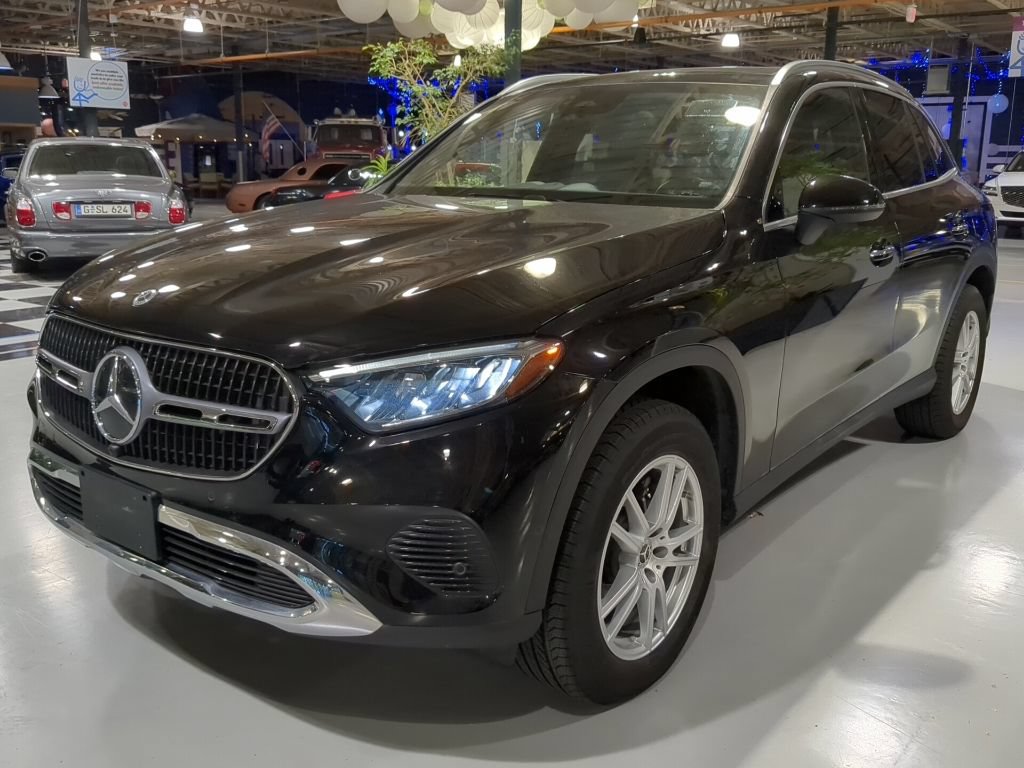 Used 2023 Mercedes-Benz GLC 300 4MATIC image 1