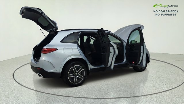 Used 2025 Mercedes-Benz GLC 300 4MATIC image 15
