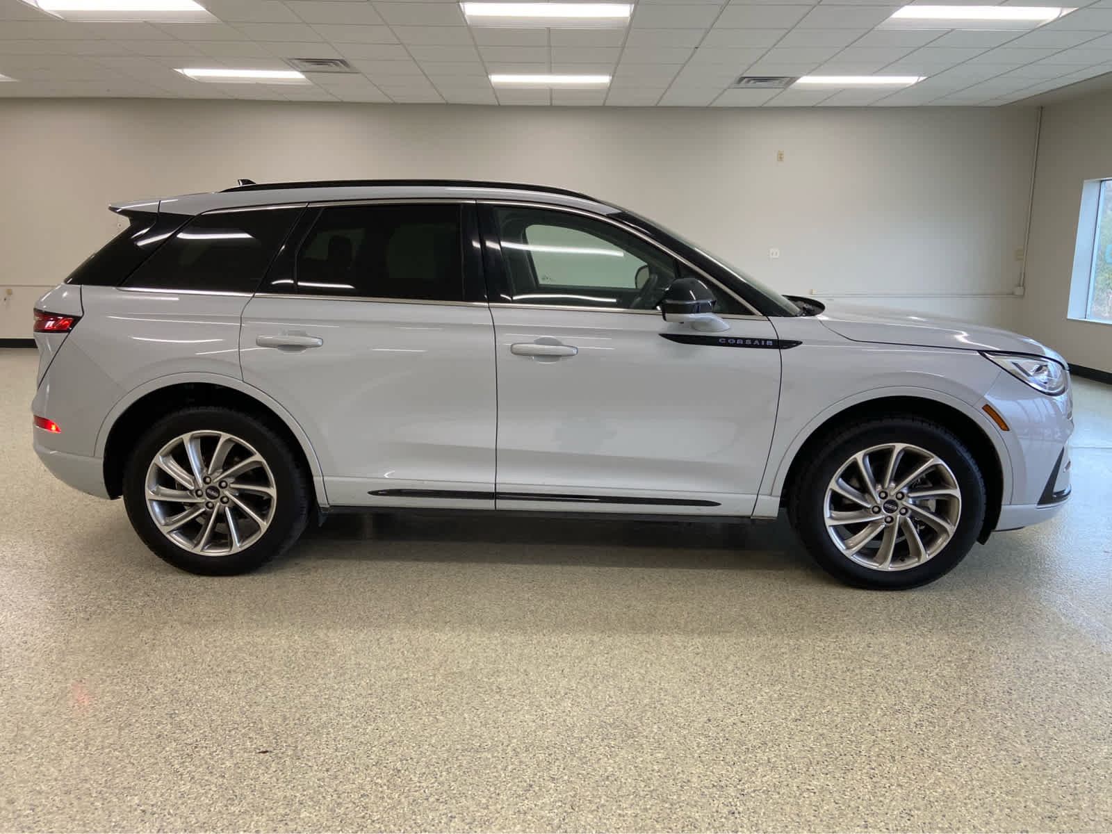 Used 2025 Lincoln Corsair Grand Touring w/ Equipment Group 301A image 4