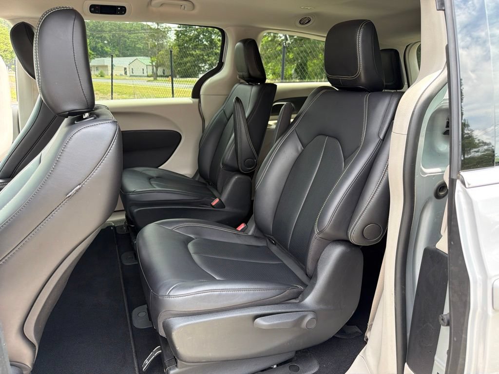 Used 2024 Chrysler Pacifica Limited FWD image 20