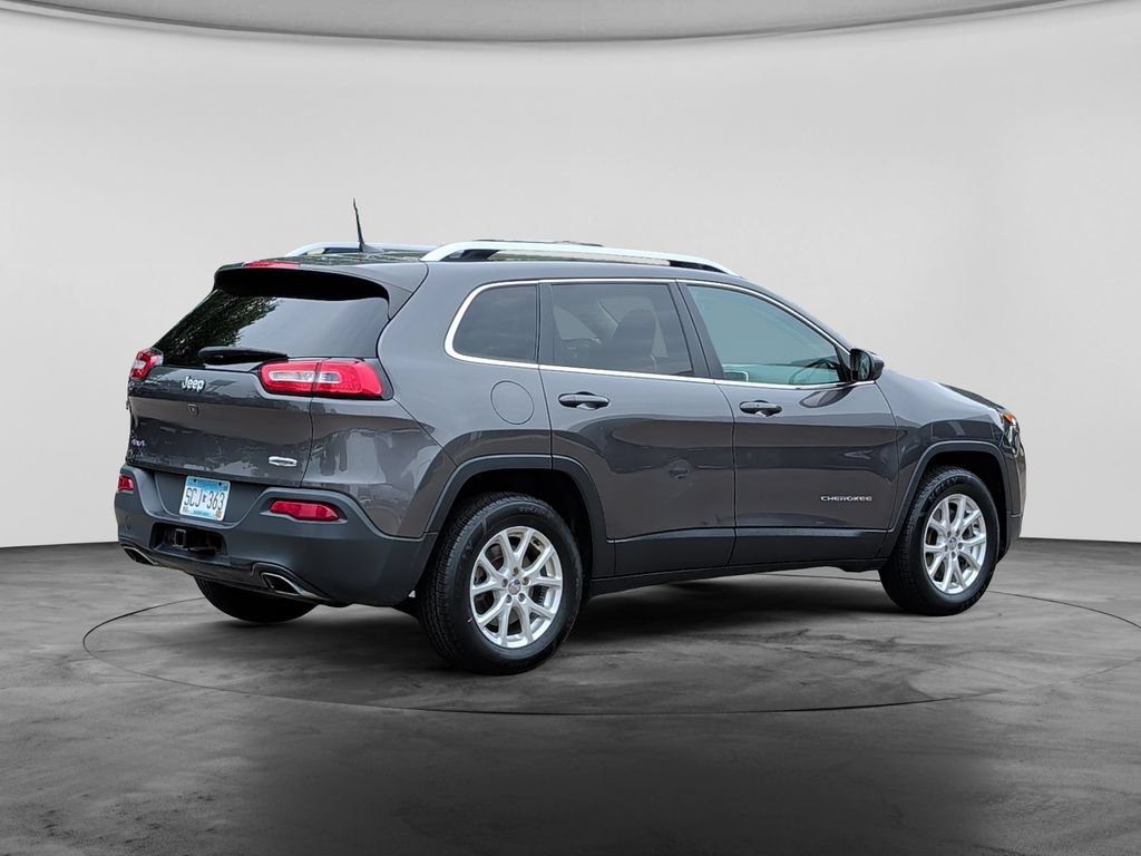 Used 2018 Jeep Cherokee Latitude Plus w/ Cold Weather Group AWD/4WD image 7