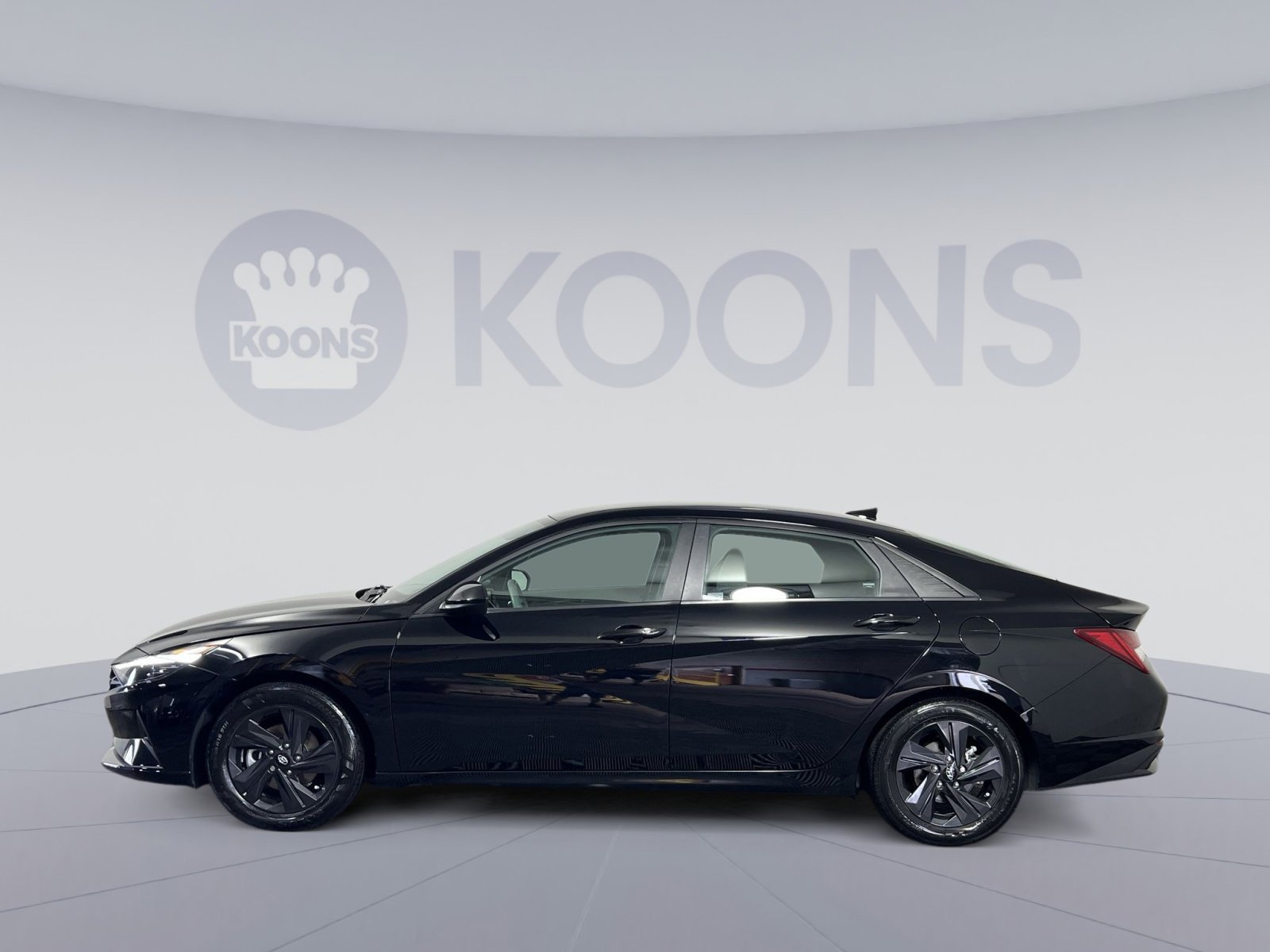 Used 2023 Hyundai Elantra Blue w/ Preferred Accessory Package FWD image 2