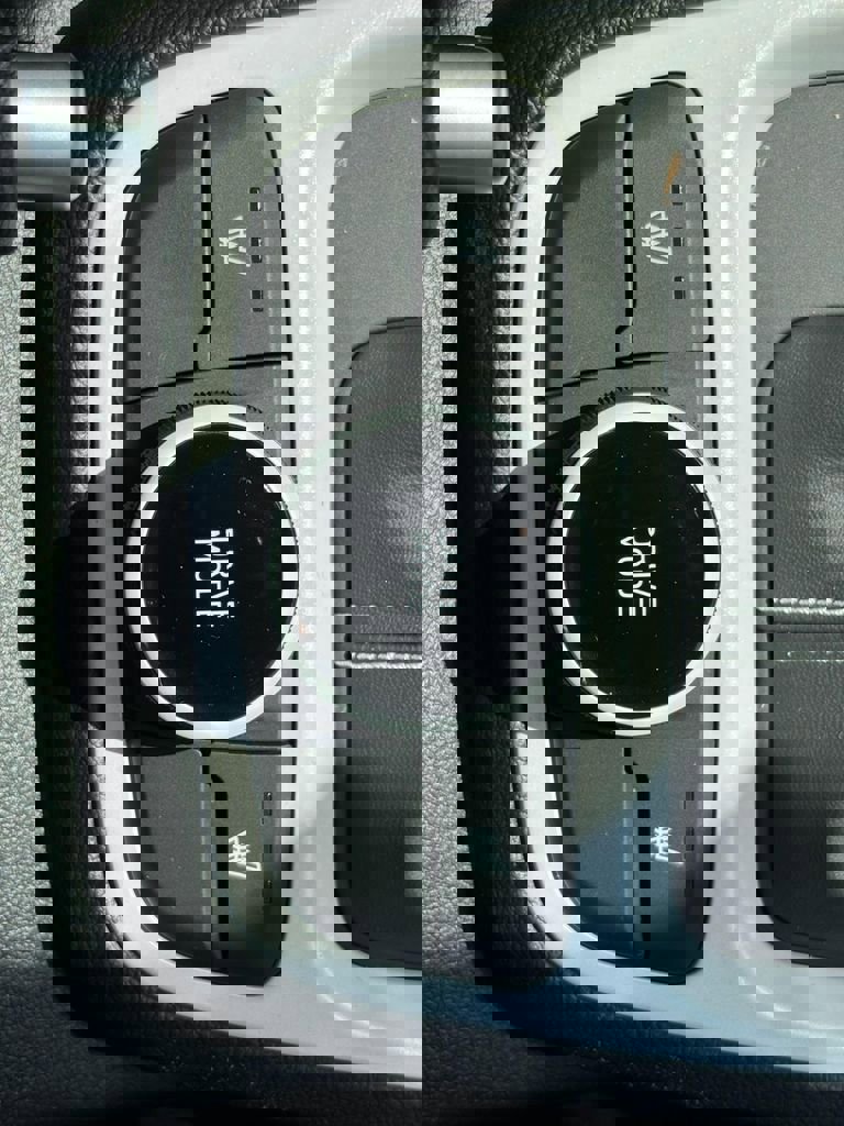 Certified 2025 Hyundai Venue Limited image 19