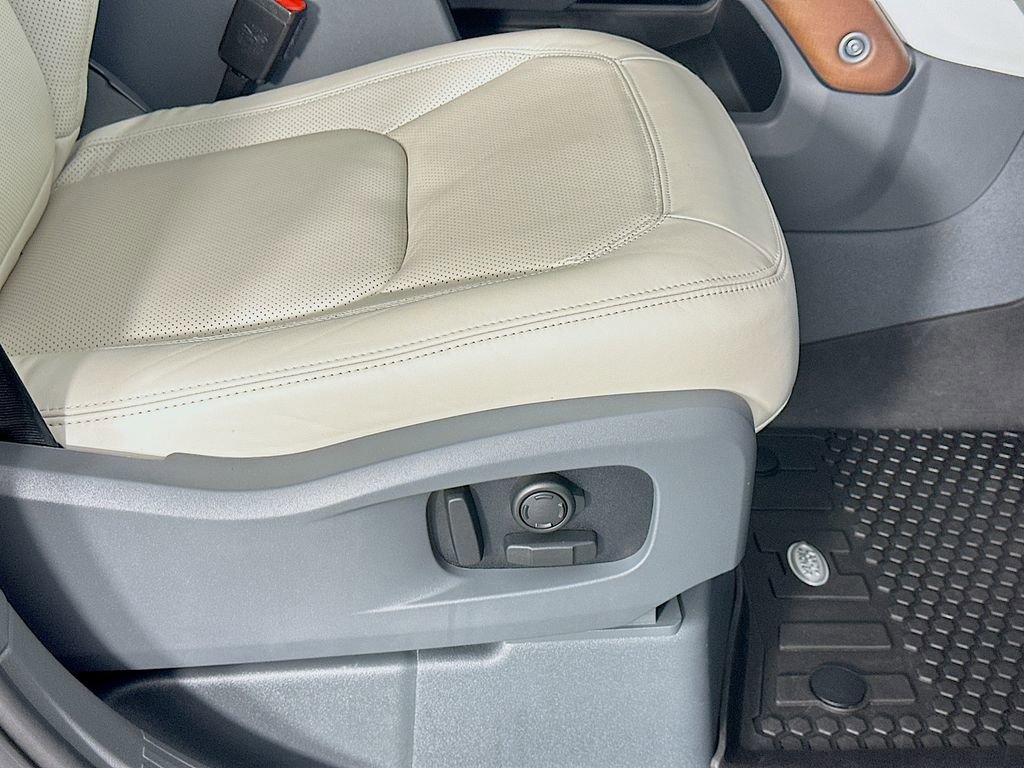 Used 2024 Land Rover Defender 110 S AWD/4WD image 23