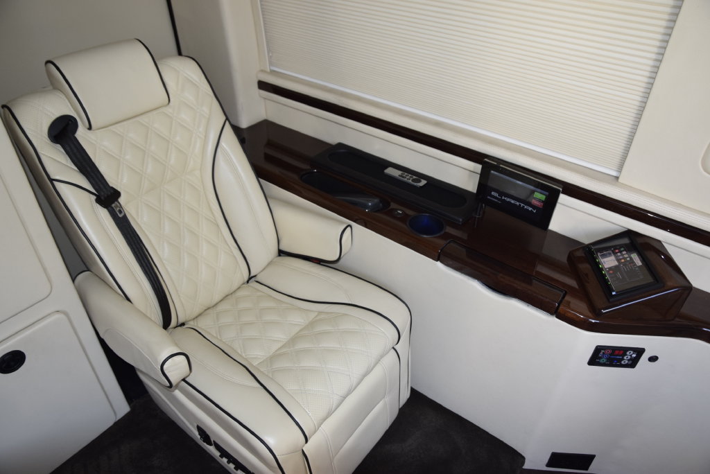 Used 2017 Mercedes-Benz Sprinter 2500 image 38