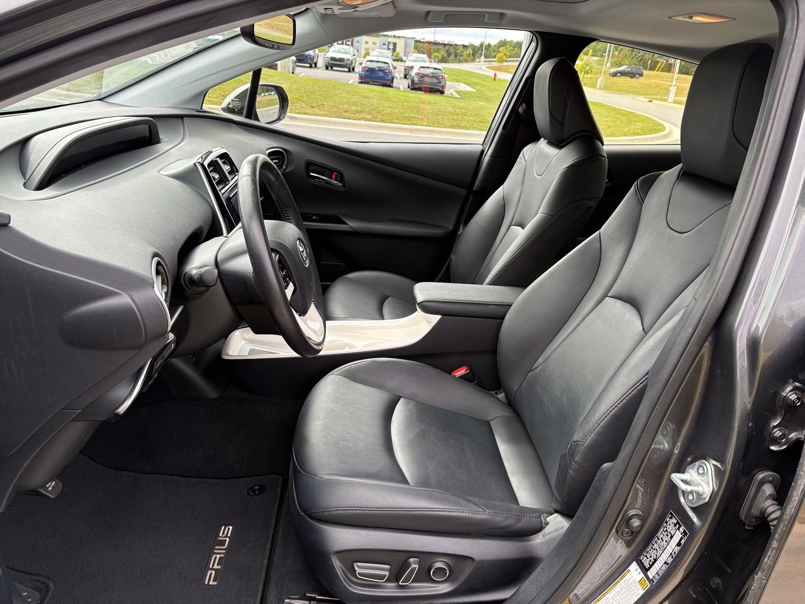 Used 2017 Toyota Prius Four w/ Advanced Technology Package FWD image 27