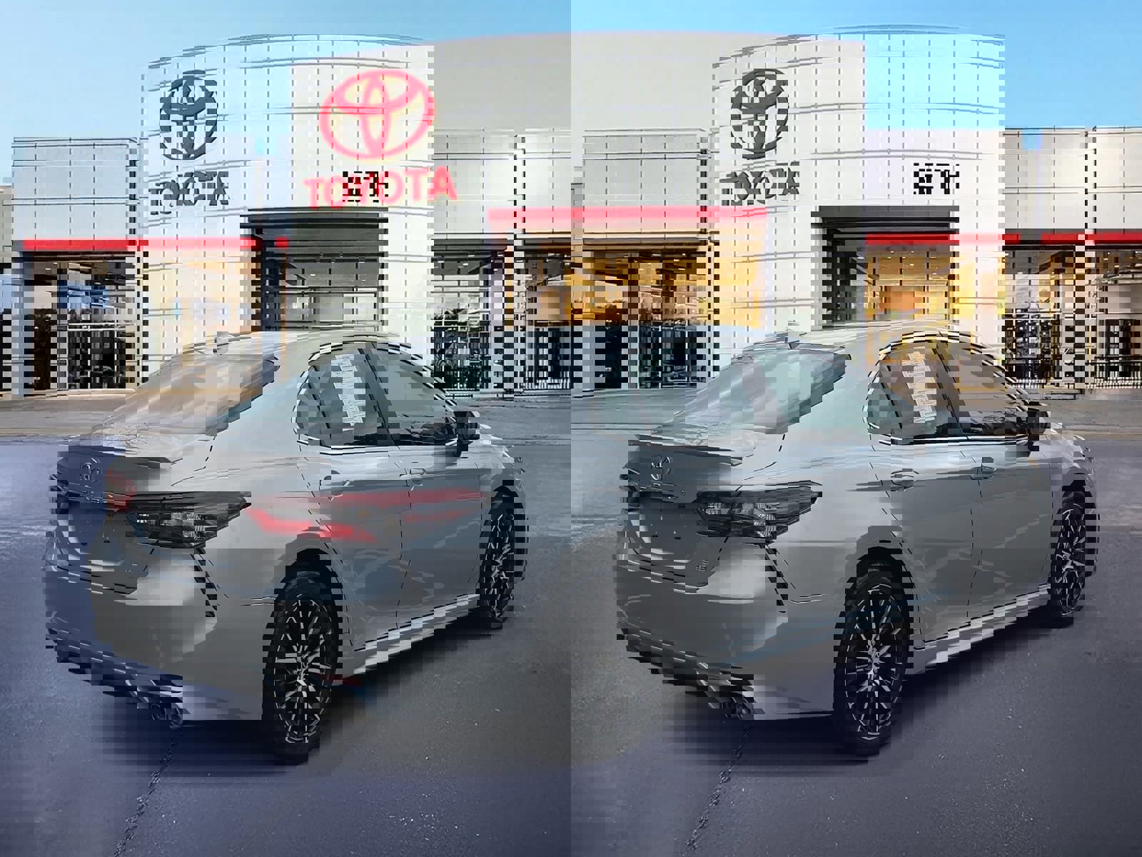 Used 2024 Toyota Camry SE image 5